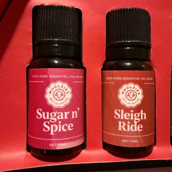 LIKE NEW Woolzie’s HEY SANTA! set of 4 100% pure holiday essential oil blends - Picture 7 of 7